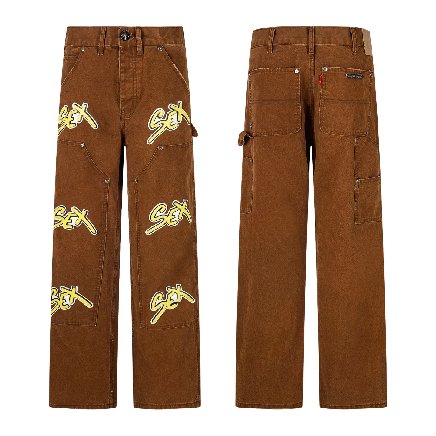 P260 Chrome Hearts new logging pants, yellow patchwork leather embroidered jeans, are a hot trend this season and are sought after by countless celebrities and fashionistas. The neat details of the cutting process add color to the playful fashion! The neat and meticulous design, and the well-fitting structure is unique. The upper body not only has outstanding recognition, but also looks younger and younger. A style with the ultimate wearing meaning and performance, gorgeous color matching, and the craftsmanship of this style is also extremely extraordinary. After the finished product is washed, it is disassembled and hand-made with sheepskin cross leather and then spliced ​​together to complete. The whole piece has too many craftsmanship to describe. It is decorated with patchwork cross flowers and high-waisted washed jeans! ! Absolutely high-end luxury product, a god-level single product, a super popular product, made by top heavy industry, a magic weapon that cannot be missed. Style number: 1848# Size: 28 30 32 34 36 Color: yellow brown